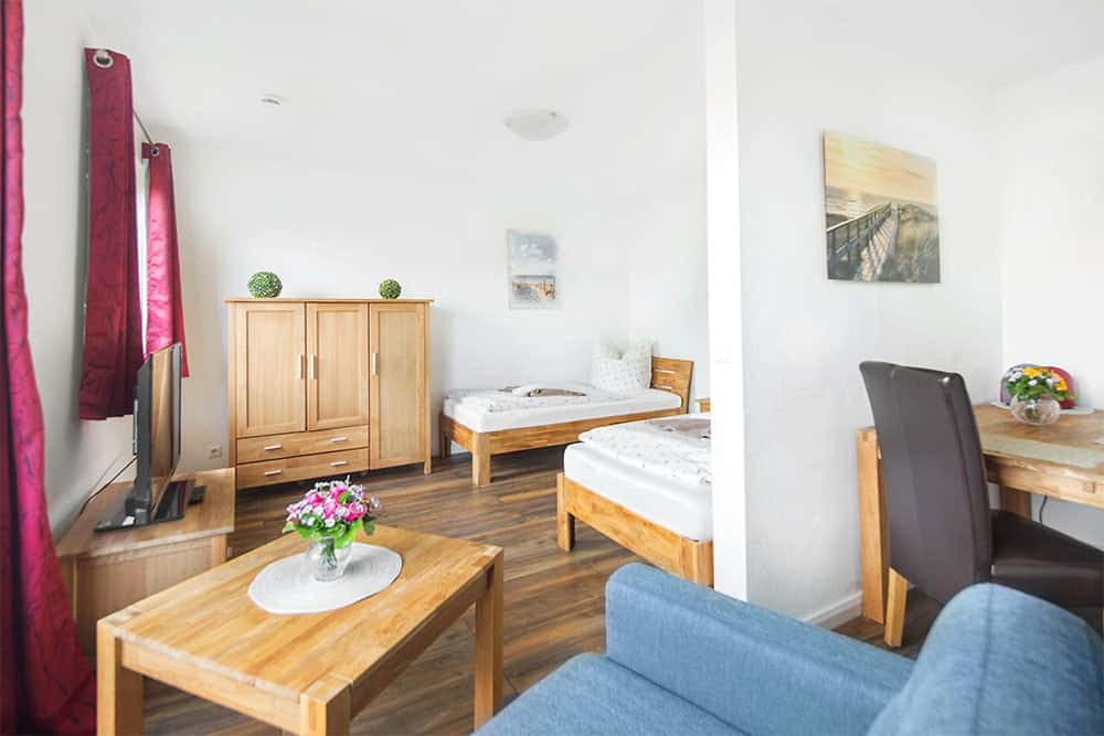Überblick über ein Appartement der Pension Schmidt Wohn und Schlafbereich im Appartementhaus